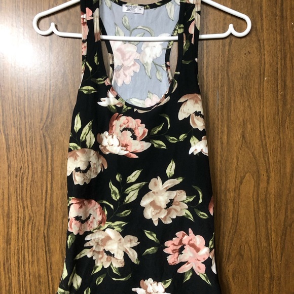 Various womens clothes - Picture 4 of 10